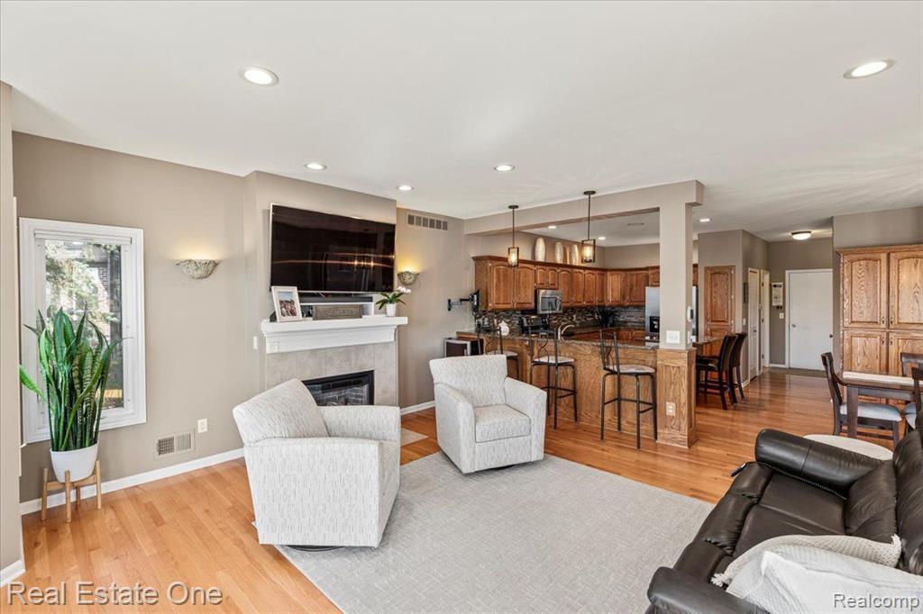 566 BAY POINTE Drive, Oxford, MI 48371 — Photo 26
