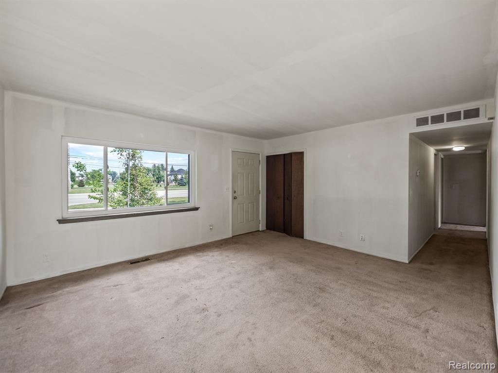 43667 DEQUINDRE Road, Troy, MI 48085 — Photo 4