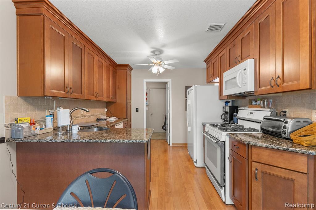 6541 DEERHURST Drive, Westland, MI — Photo 13