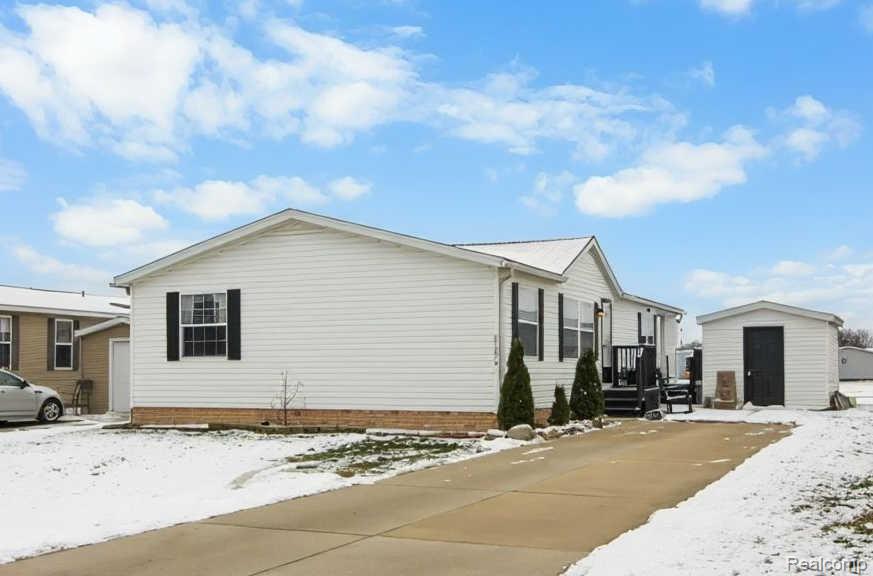 29224 Hidden River, Gibraltar, MI — Photo 2