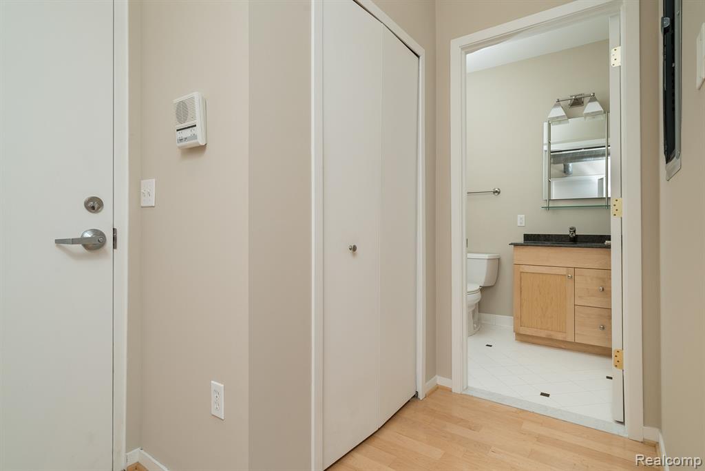 610 #204 S. Troy, Royal Oak, MI 48067 — Photo 11