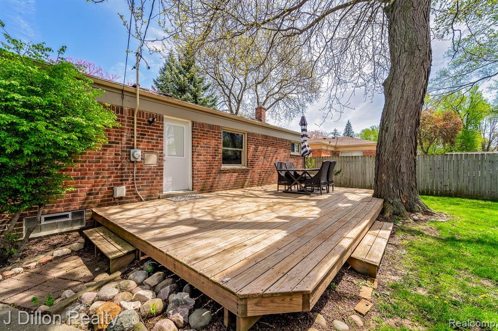 9371 MERRIMAN Road, Livonia, MI 48150 — Photo 4