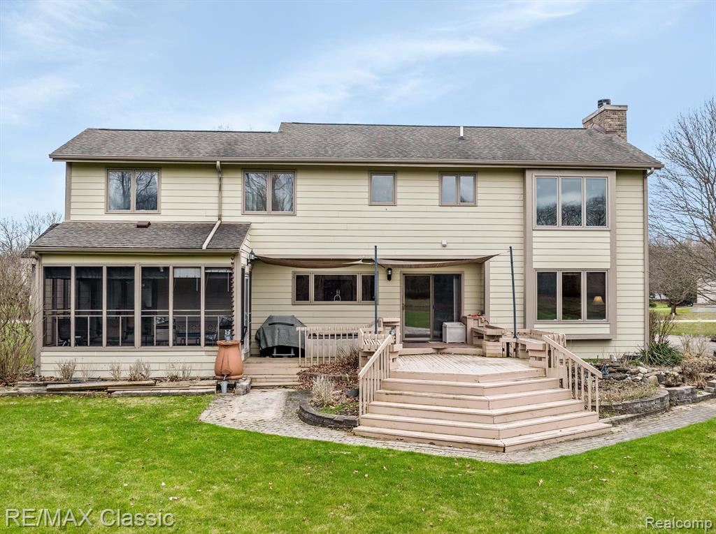 5850 MEADOWS Drive, Clarkston, MI 48348 — Photo 2