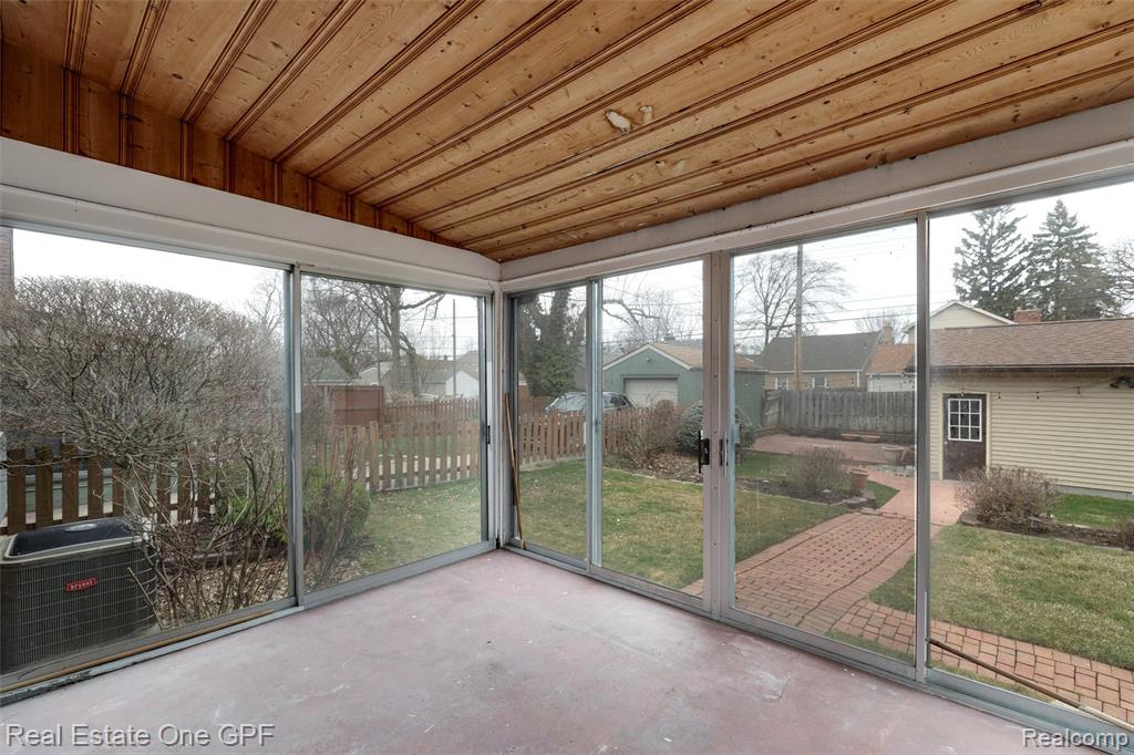 1488 Roslyn Road, Grosse Pointe Woods, MI 48236 — Photo 29
