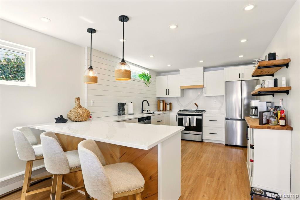 807 PINE TREE Road W, Lake Orion, MI 48362 — Photo 4