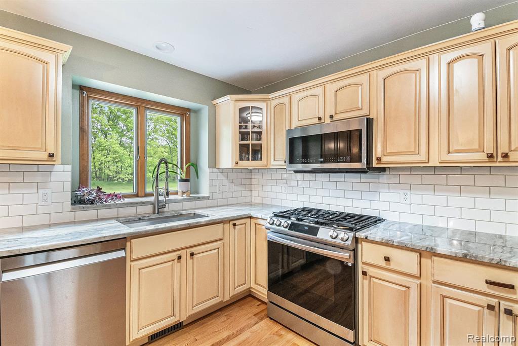 4024 AUSTIN Court, Lapeer, MI 48446 — Photo 6