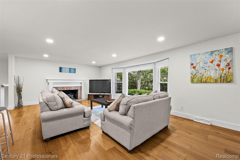 745 Hawthorne Drive, Bloomfield Hills, MI 48304 — Photo 10