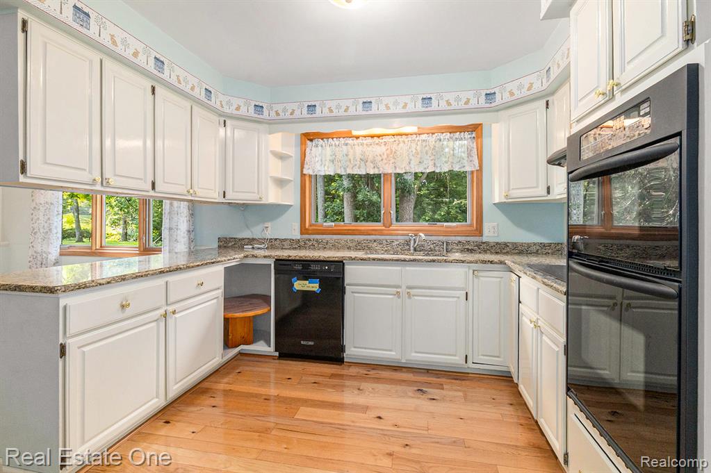 4255 Petrel Court, Highland, MI — Photo 14