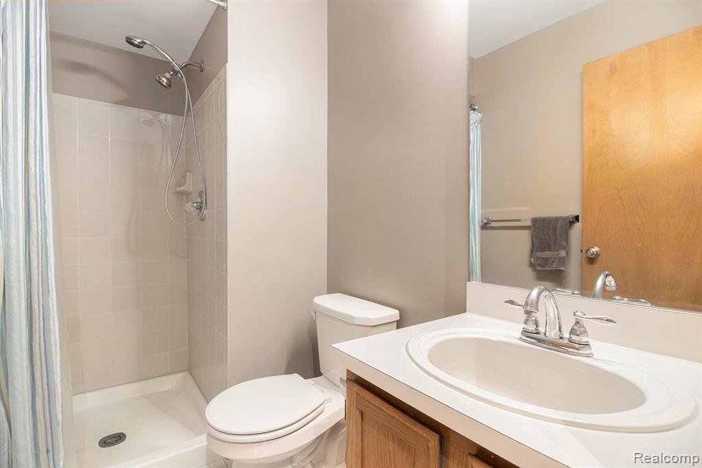 45216 Churchill Drive, 8, Macomb, MI 48044 — Photo 10