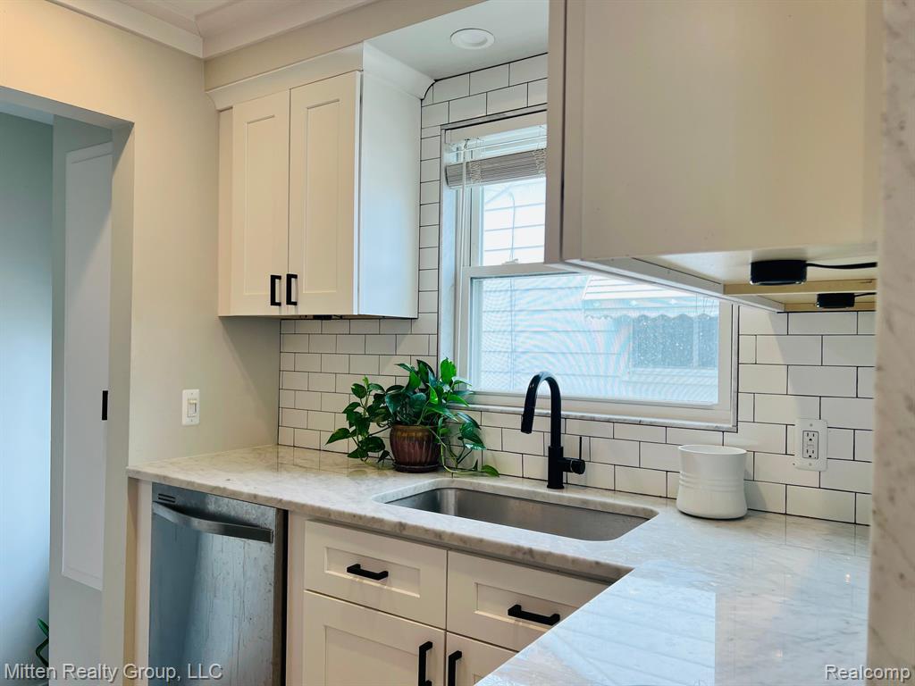 539 EDGEWOOD Place, Ferndale, MI 48220 — Photo 13