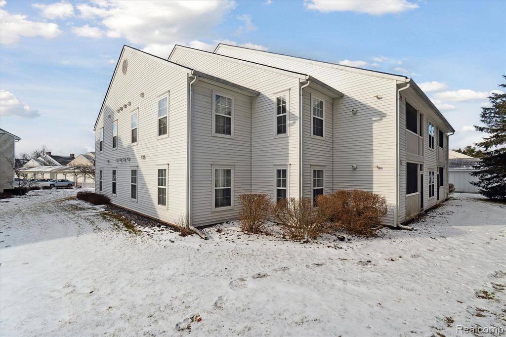 2670 S KNIGHTSBRIDGE Circle, Ann Arbor, MI 48105 — Photo 33