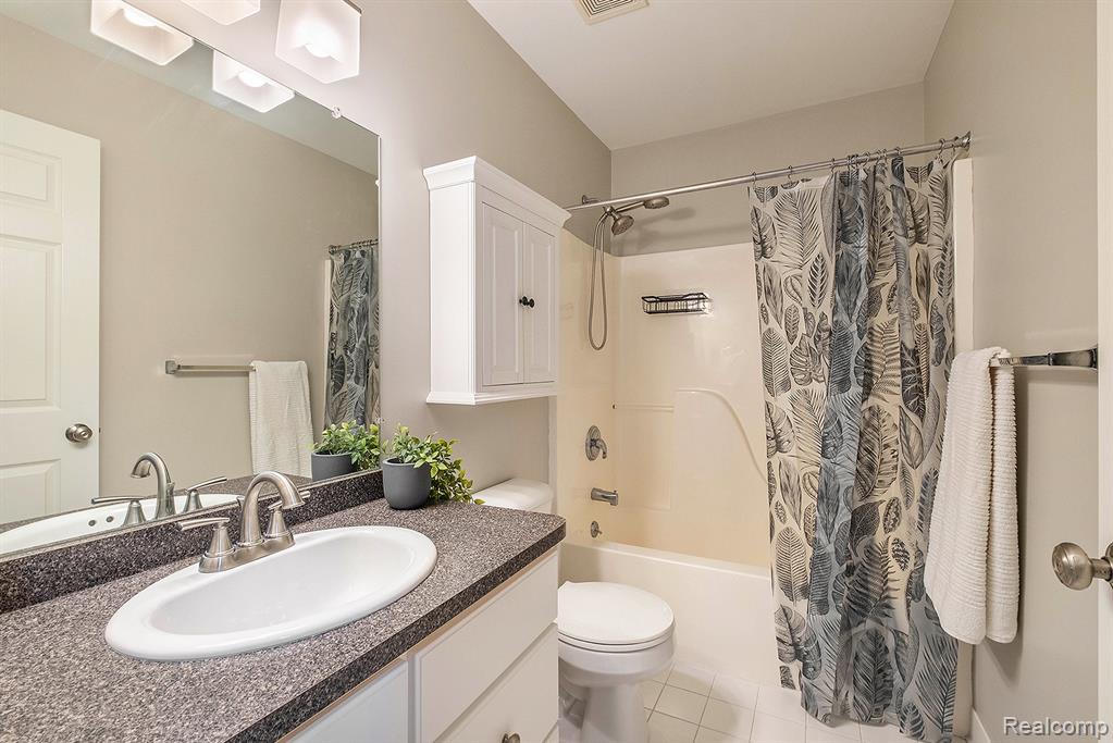 620 Shoreline Drive, Fenton, MI 48430 — Photo 14