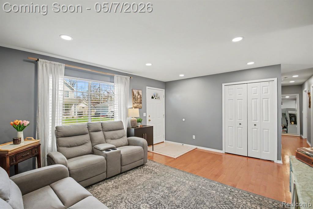 790 Luna Court, Lake Orion, MI 48362 — Photo 5