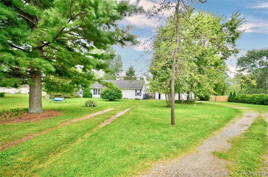 5206 Lippincott Boulevard, Burton, MI 48519 — Photo 36