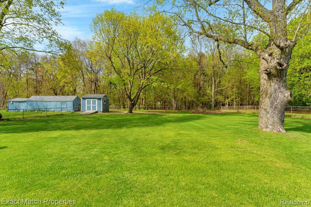 7180 HOWELL Avenue, Waterford, MI 48327 — Photo 6