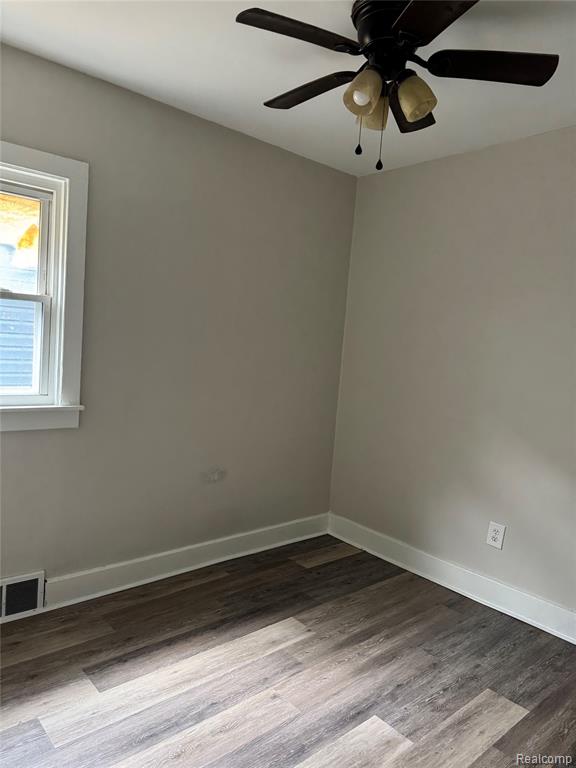 451 W GEORGE Avenue, Hazel Park, MI 48030 — Photo 10