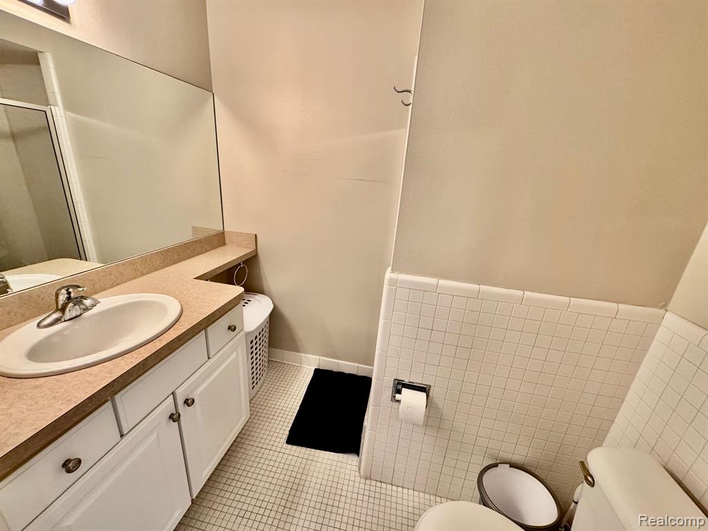 488 FOX HILLS Drive S, Bloomfield Hills, MI 48304 — Photo 12