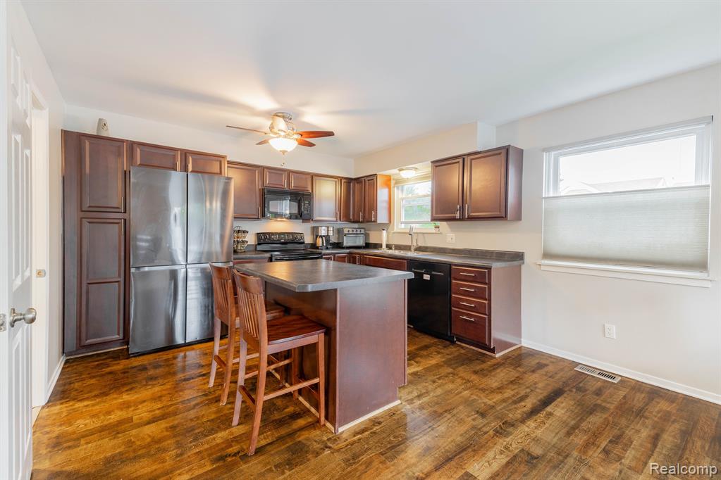624 BEDFORD Drive, Westland, MI — Photo 8
