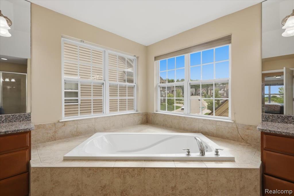 4810 E Stonegate Circle, Lake Orion, MI — Photo 40