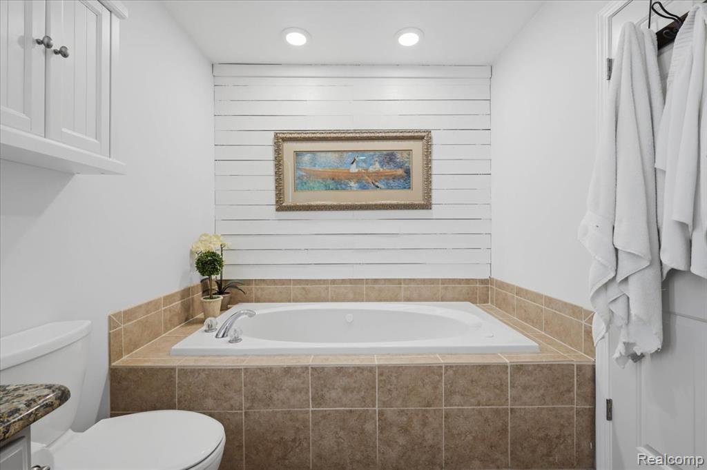 150 Burniah Lane, Lake Orion, MI 48362 — Photo 21