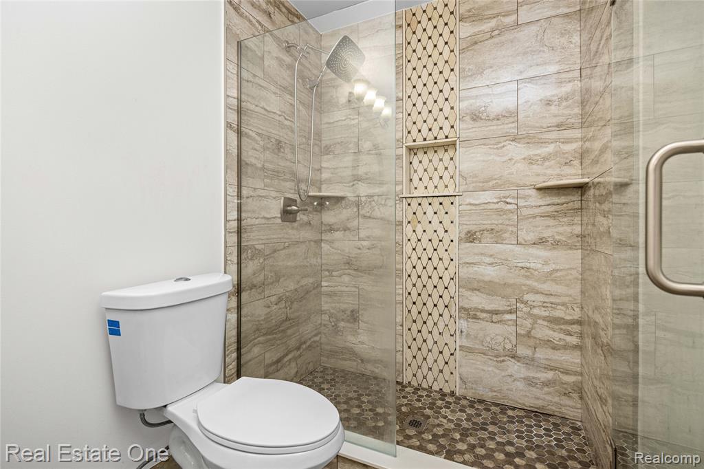 7295 W Maple Road, West Bloomfield, MI — Photo 22