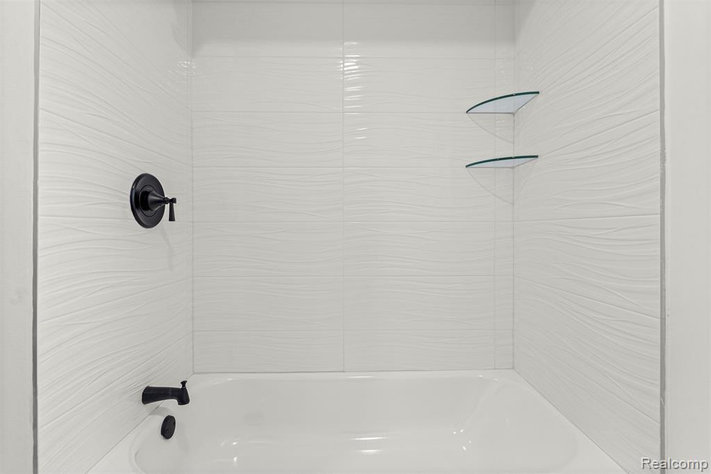633 S Pontiac Trail, Walled Lake, MI 48390 — Photo 25