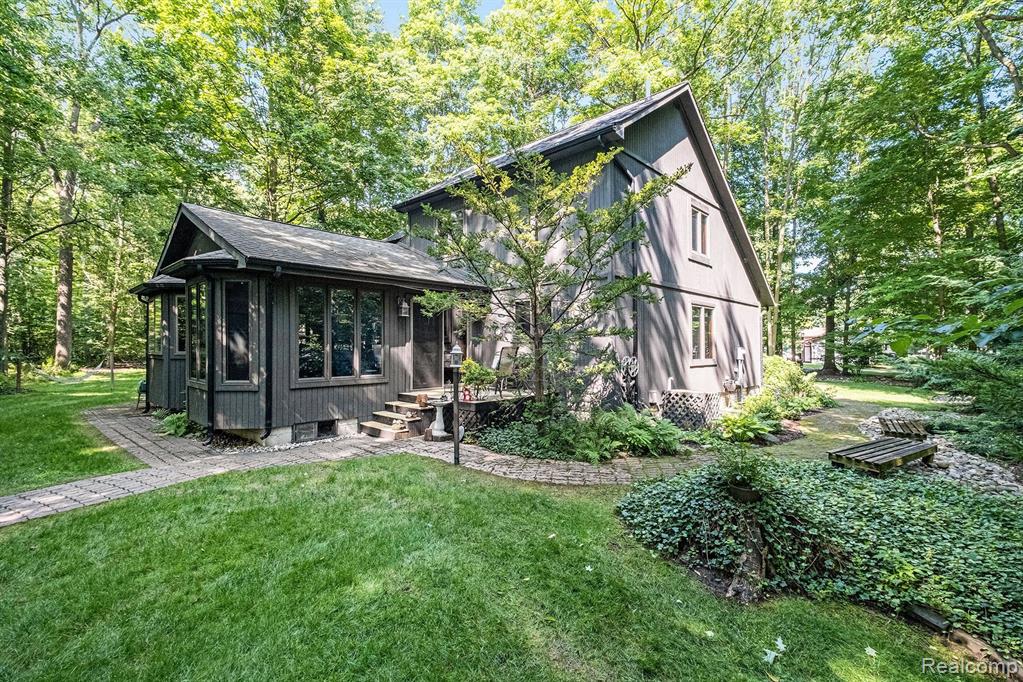 9246 YOUNG Drive, Swartz Creek, MI 48473 — Photo 33