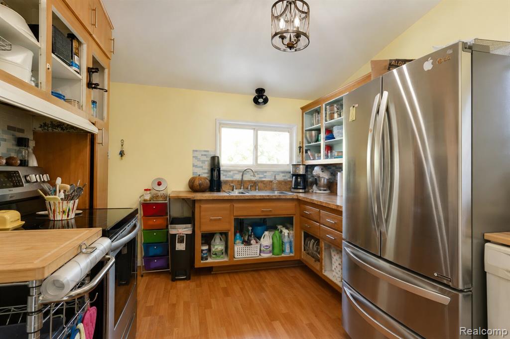 9101 Merriman Road, Livonia, MI 48150 — Photo 9