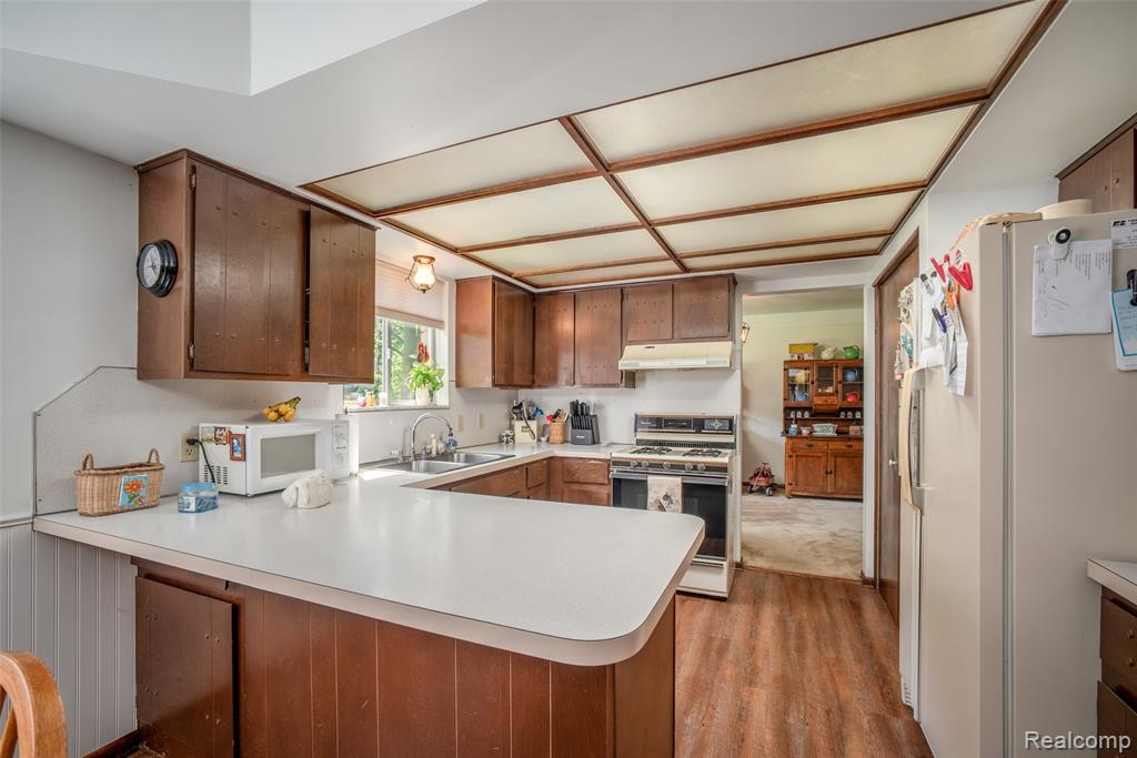 560 Coats Road, Lake Orion, MI 48362 — Photo 12