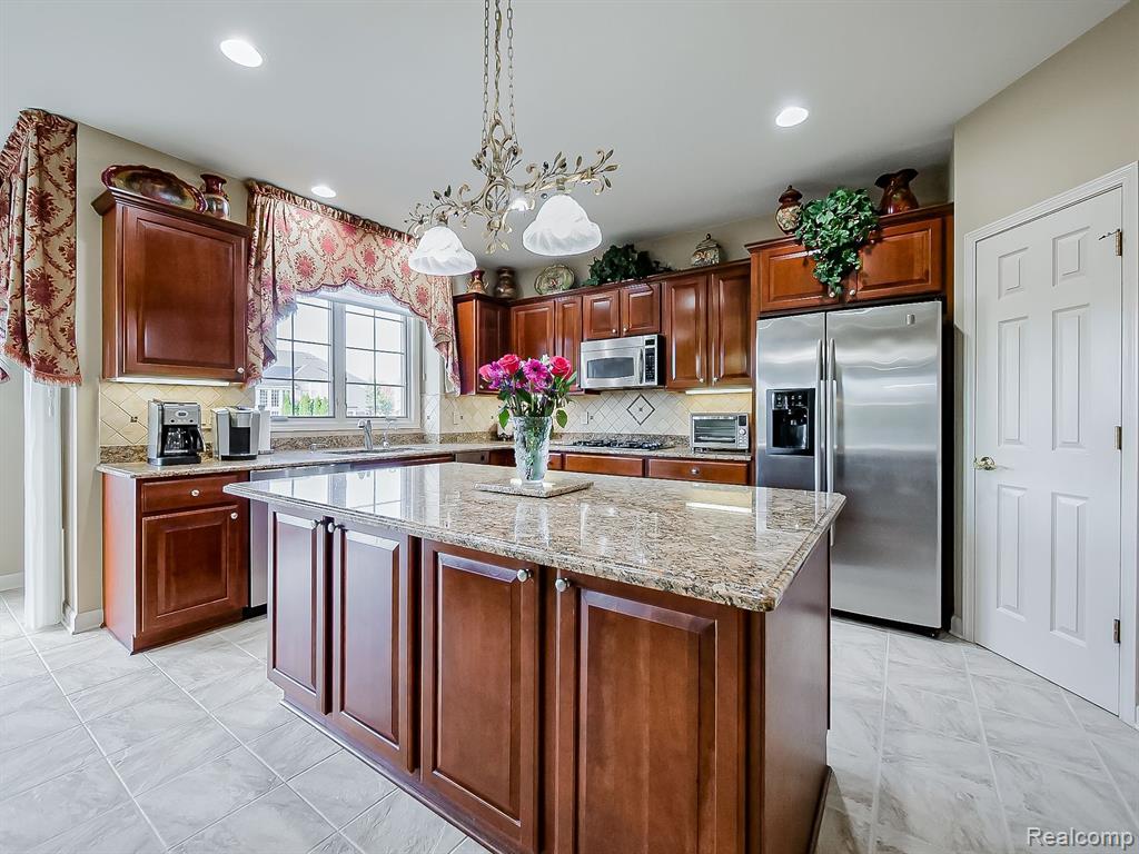 6866 CAMBRIDGE, West Bloomfield, MI — Photo 13