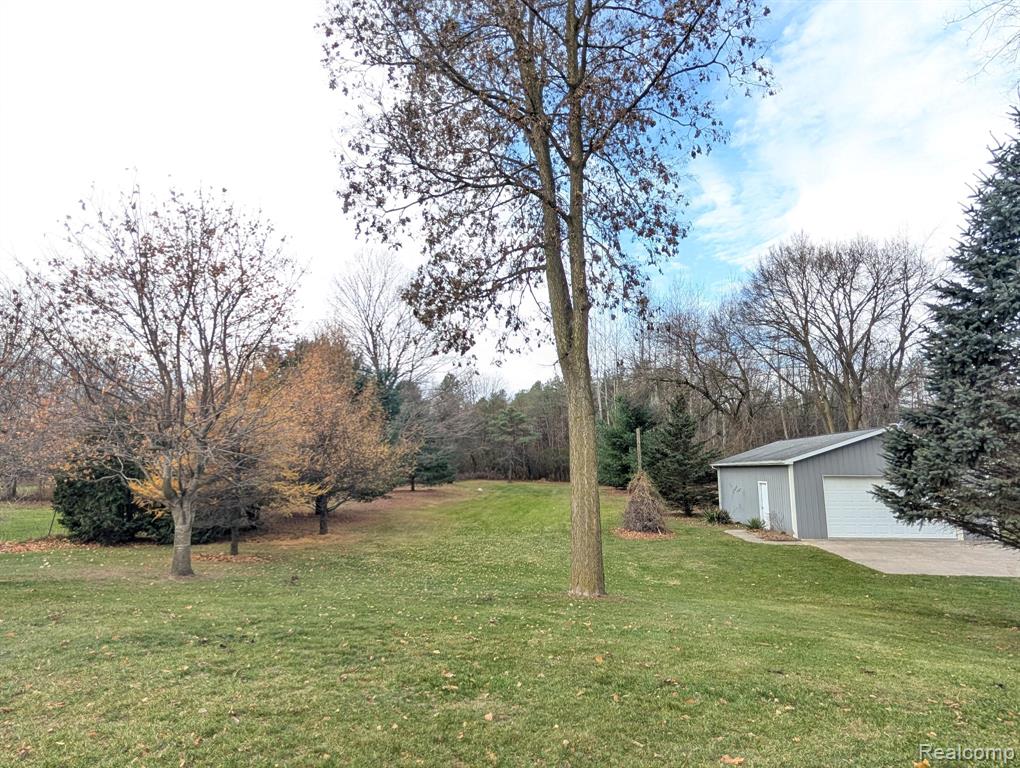 6185 N Vassar Road, Flint, MI 48506 — Photo 32