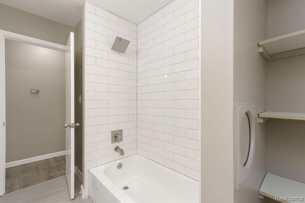 411 BUNNY RUN Boulevard, Lake Orion, MI 48362 — Photo 7