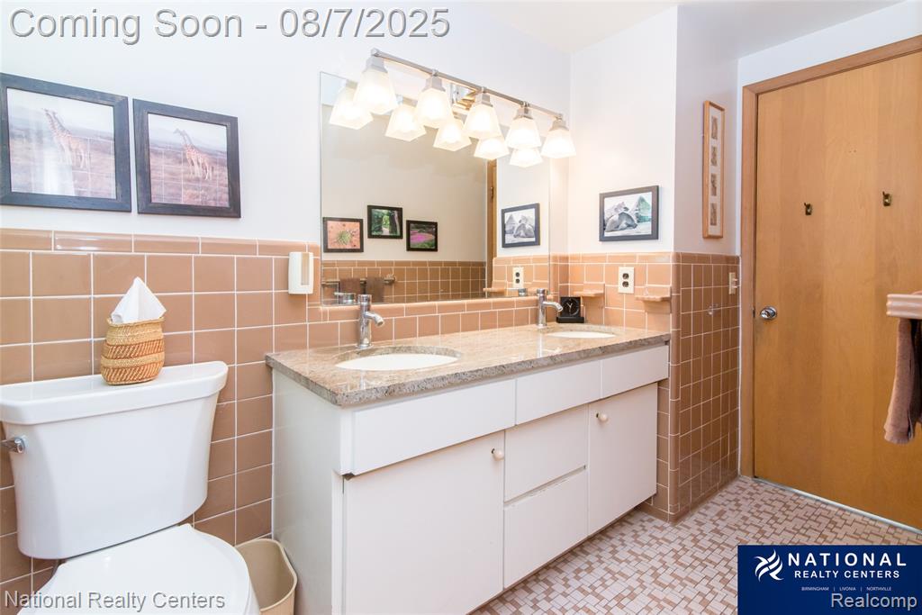 4933 Malibu Drive, Bloomfield Hills, MI 48302 — Photo 46