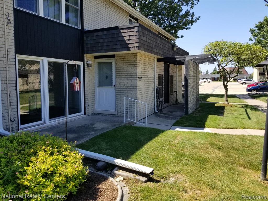 8249 KENNEDY Circle, Warren, MI 48093 — Photo 2