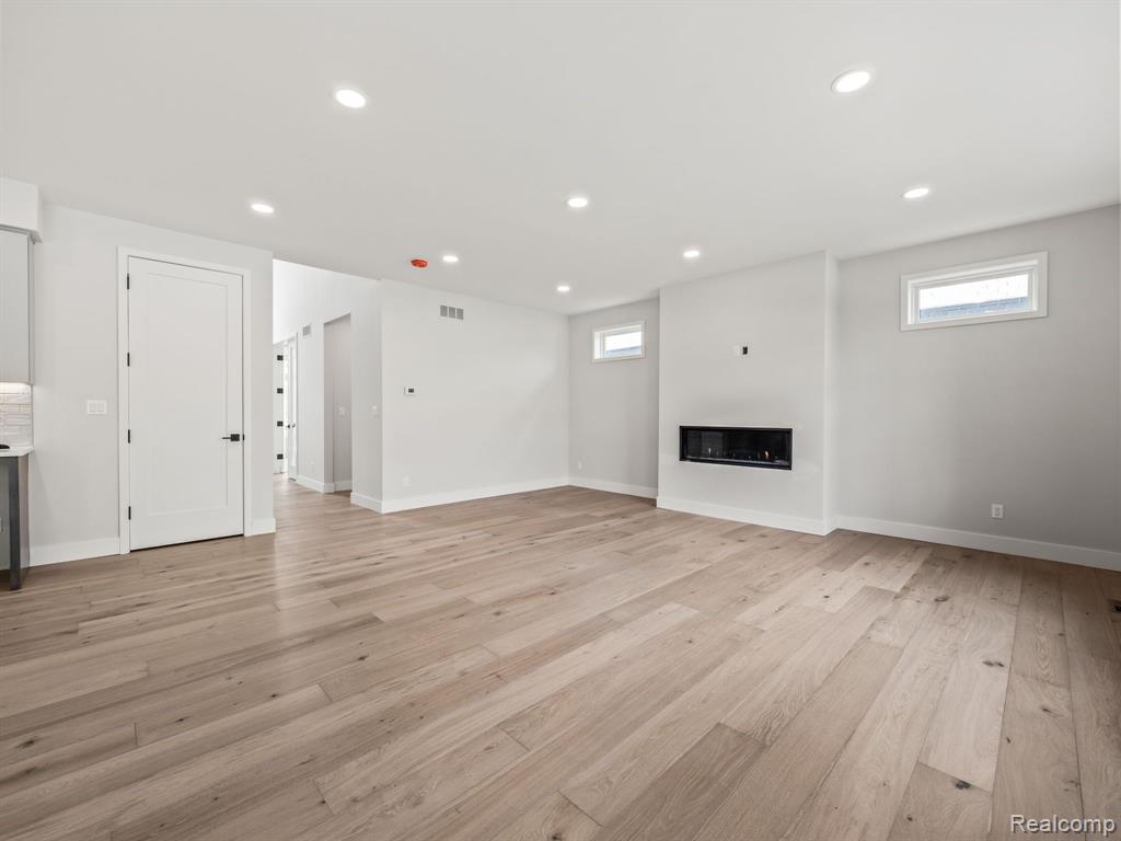 4304 MANDALAY Avenue, Royal Oak, MI 48073 — Photo 11