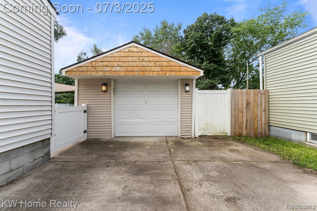 5575 Berkley Drive, Waterford, MI 48327 — Photo 27