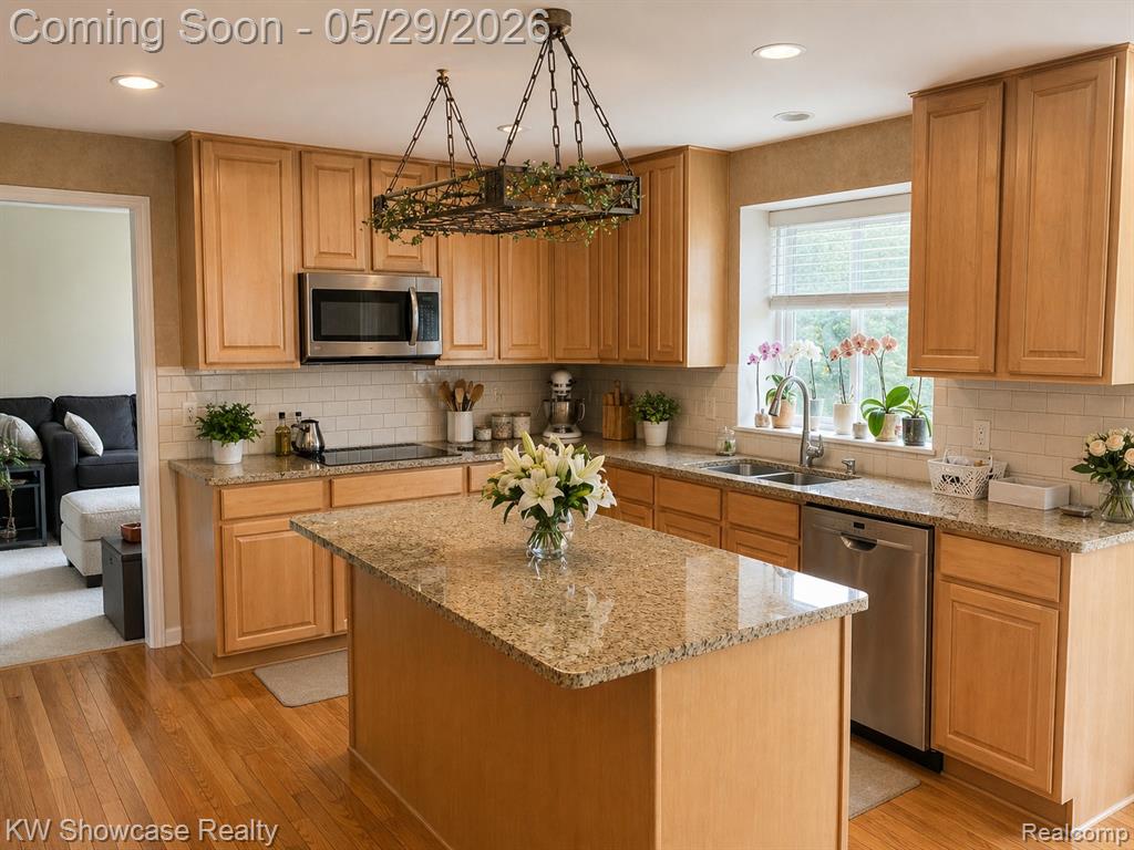 5457 Shelton Drive, Commerce Twp, MI 48382 — Photo 8