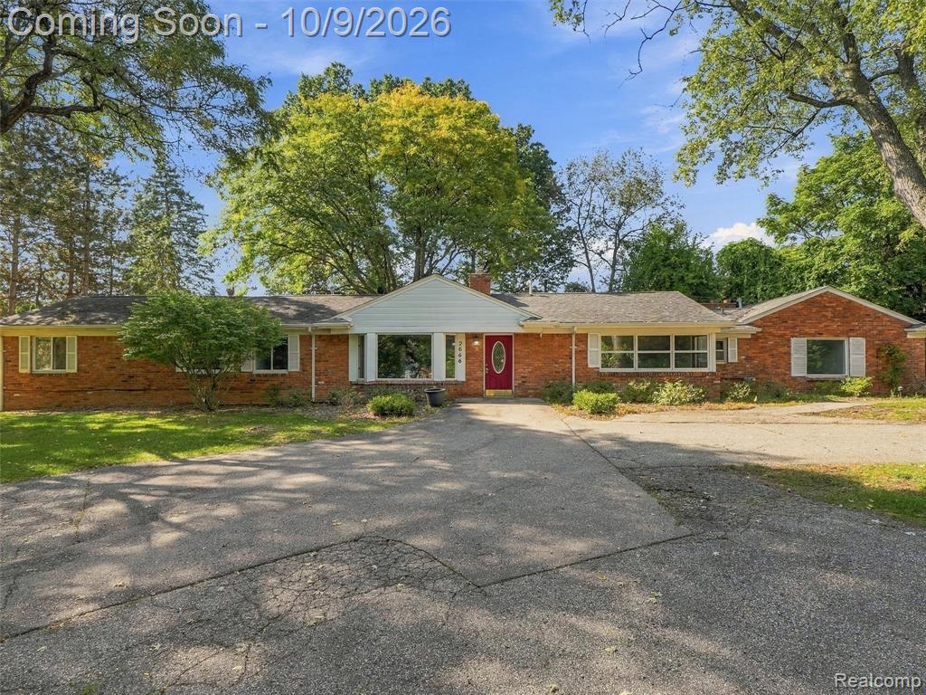 2666 W Hickory Grove Road, Bloomfield Hills, MI 48302