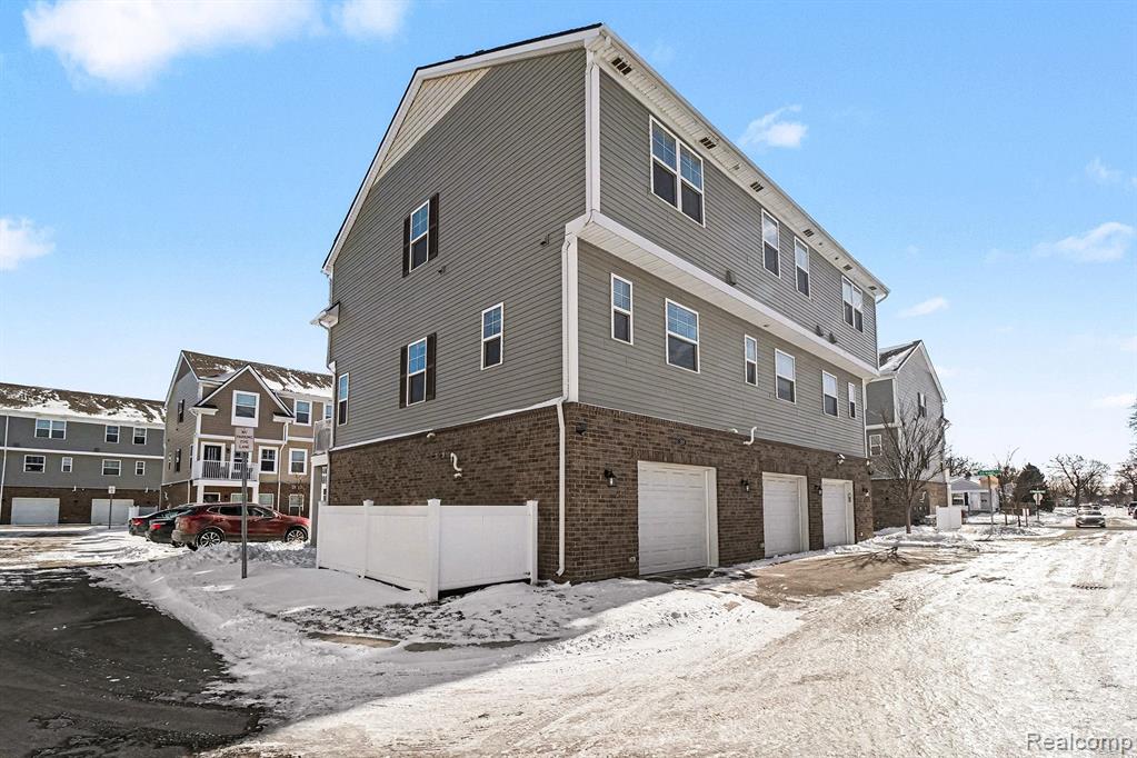 350 Jeff Keeton Drive, Hazel Park, MI 48030 — Photo 17