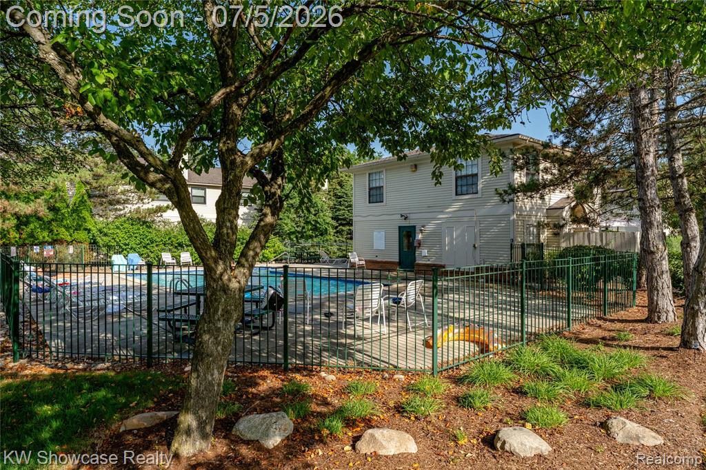 5666 Drake Hollow Drive E, West Bloomfield, MI — Photo 24