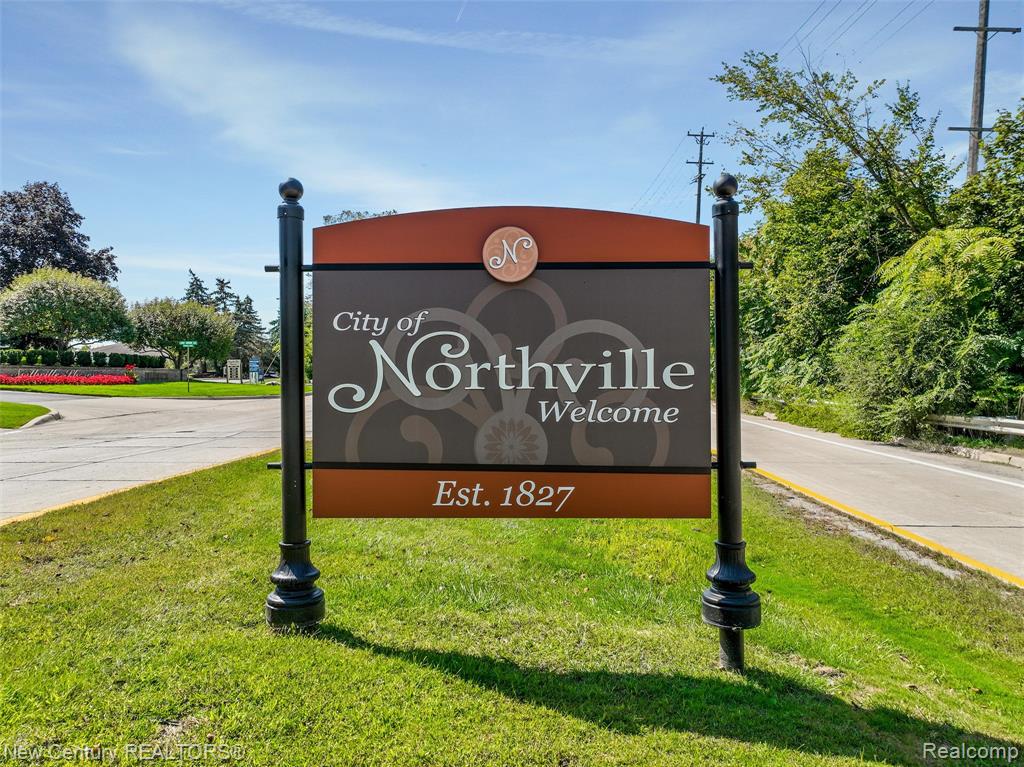 625 Griswold Street, Northville, MI 48167 — Photo 2