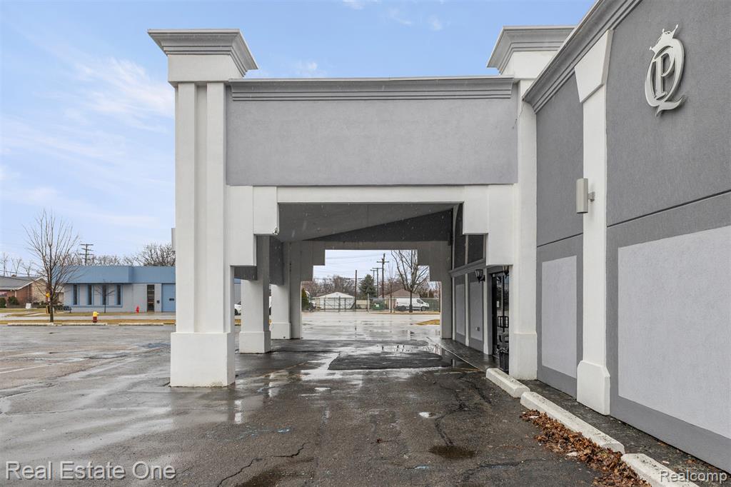 16736 Ecorse Road - Photo 2