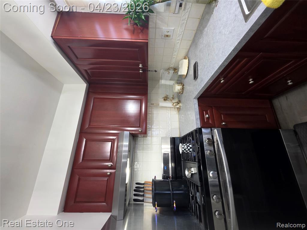 2898 Roundtree Drive, Troy, MI 48083 — Photo 25