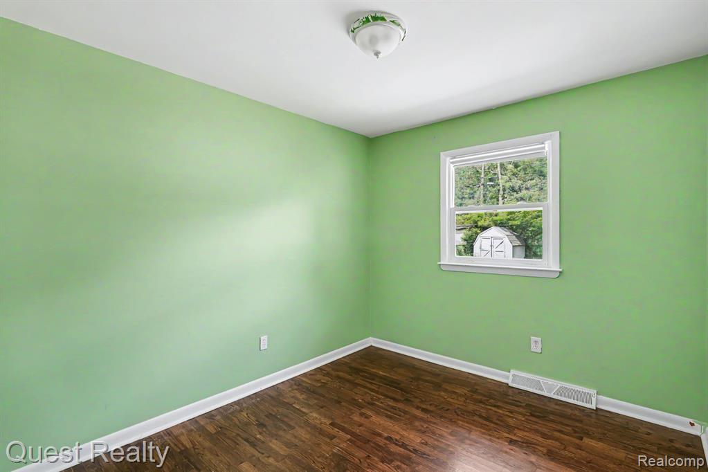 6736 Cloverton Drive, Waterford, MI 48329 — Photo 10