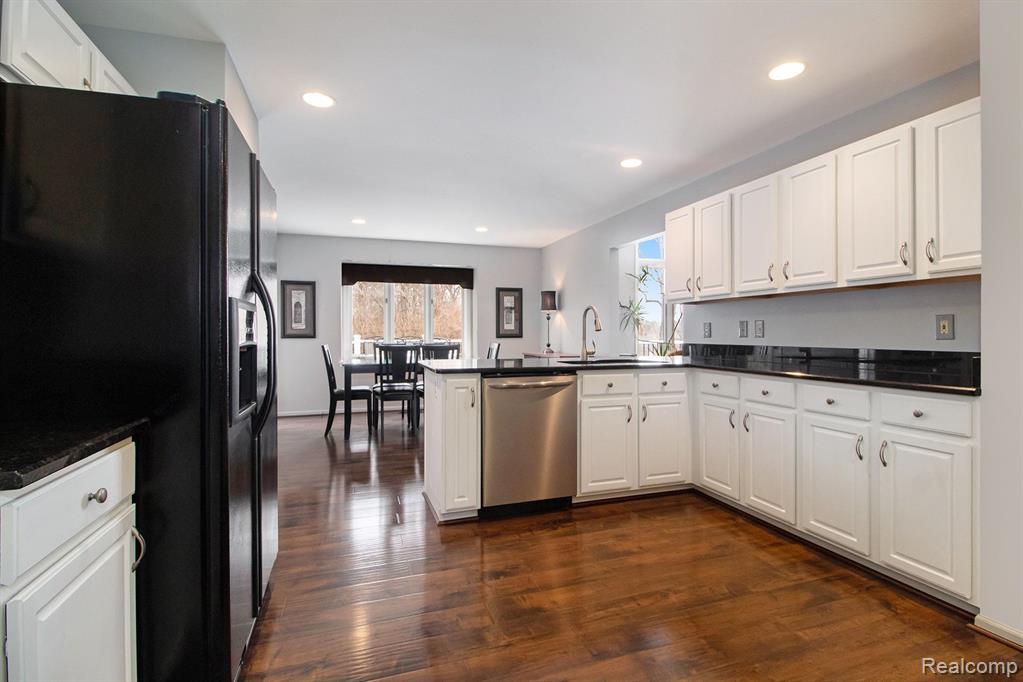 4859 WINDSWEPT Drive, Milford, MI 48380 — Photo 11
