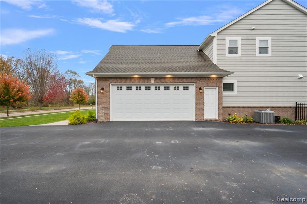 5839 Westwood Drive, Grand Blanc, MI 48439 — Photo 57