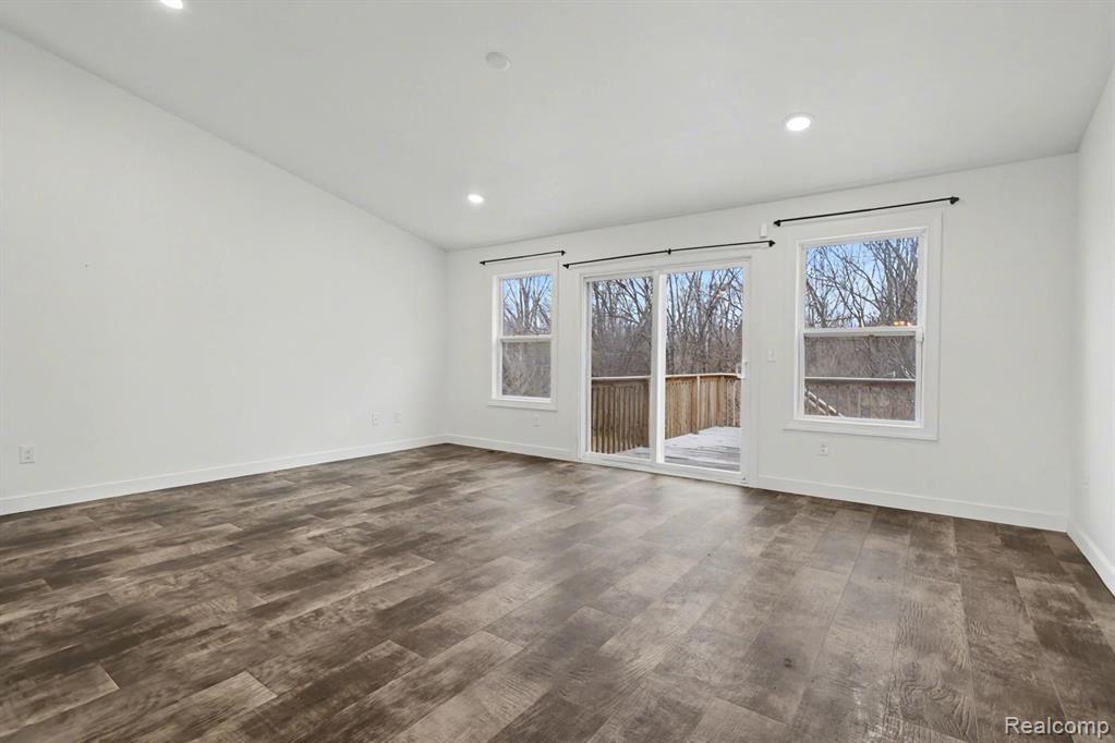 529 Swan River Drive, Benton Harbor, MI 49022 — Photo 4