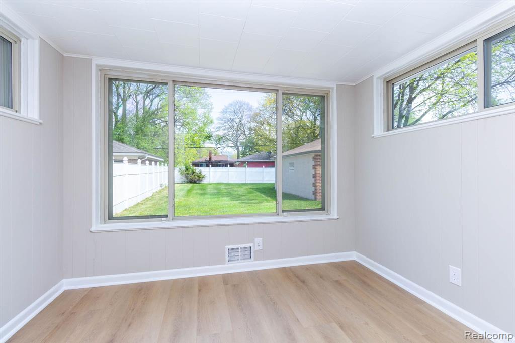16115 Veronica Avenue, Eastpointe, MI 48021 — Photo 14
