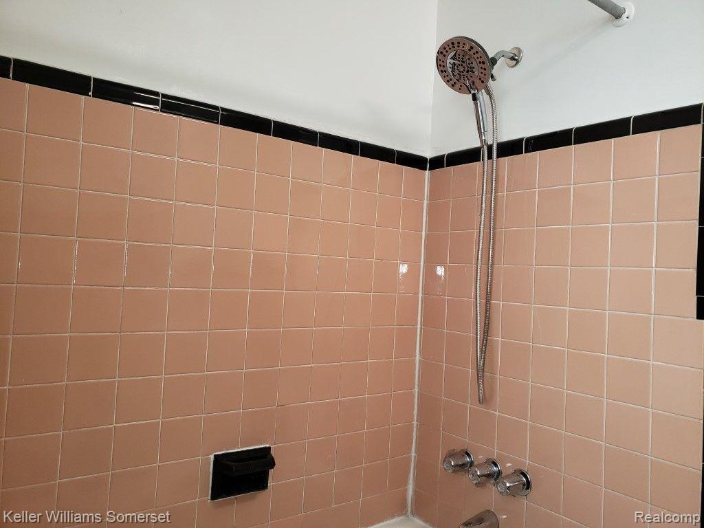 622 E 12 MILE Road, Royal Oak, MI 48073 — Photo 21