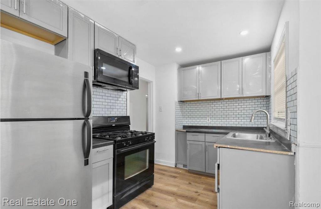 19123 MARGARETA Street - Photo 5